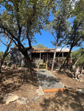 Fox Hollow - Tiny home with Cypress Creek access, park like setting